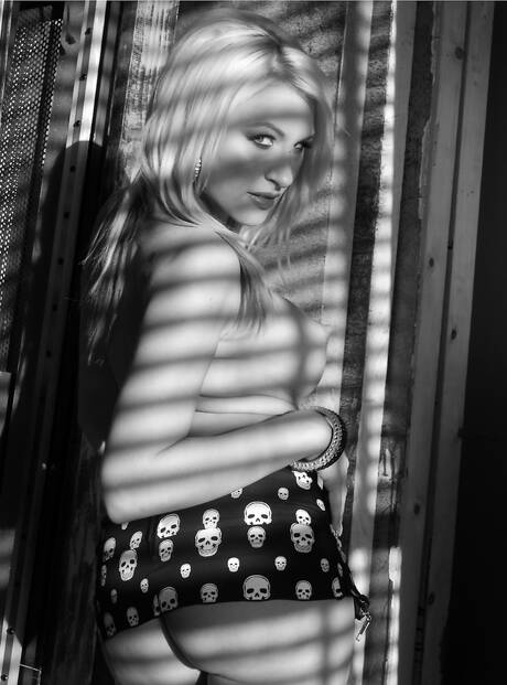 Club Katie Summers pleased to share with you xxx gallery with Katie Summers demonstrating superb form