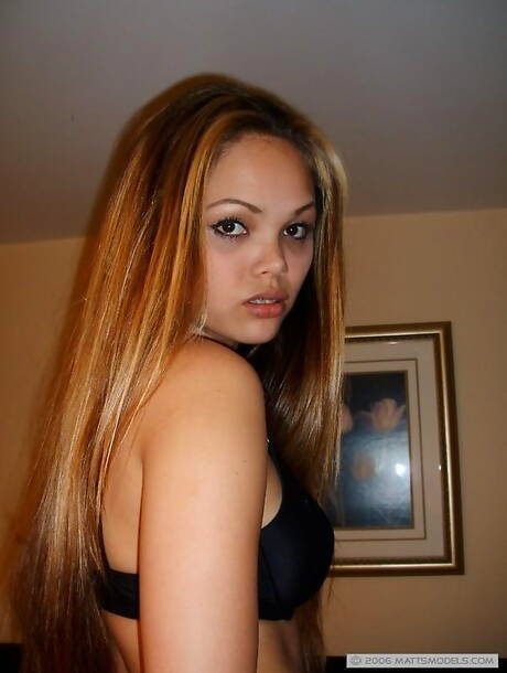 Matts Models offers xxx pic gallery with Hunni exhibit sexy form