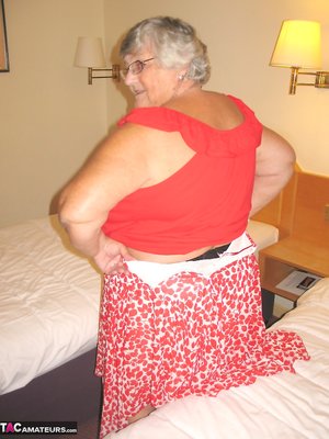 TAC Amateurs invite you to explore xxx pictures featuring Grandma Libby in play with sex toy